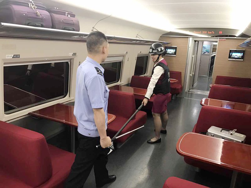 郑州客运段“一带一路”反恐演练 保驾护航高铁先行